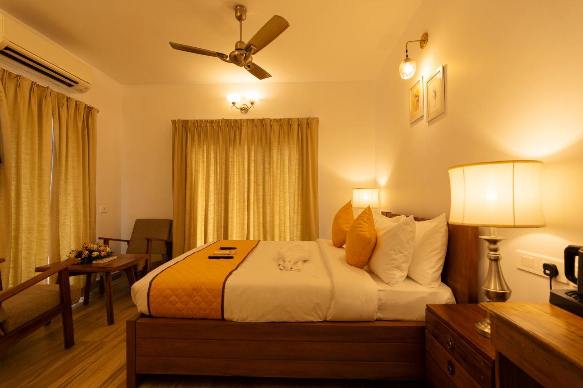Solo Inn By Hawk Hospitality Kochi Exteriör bild