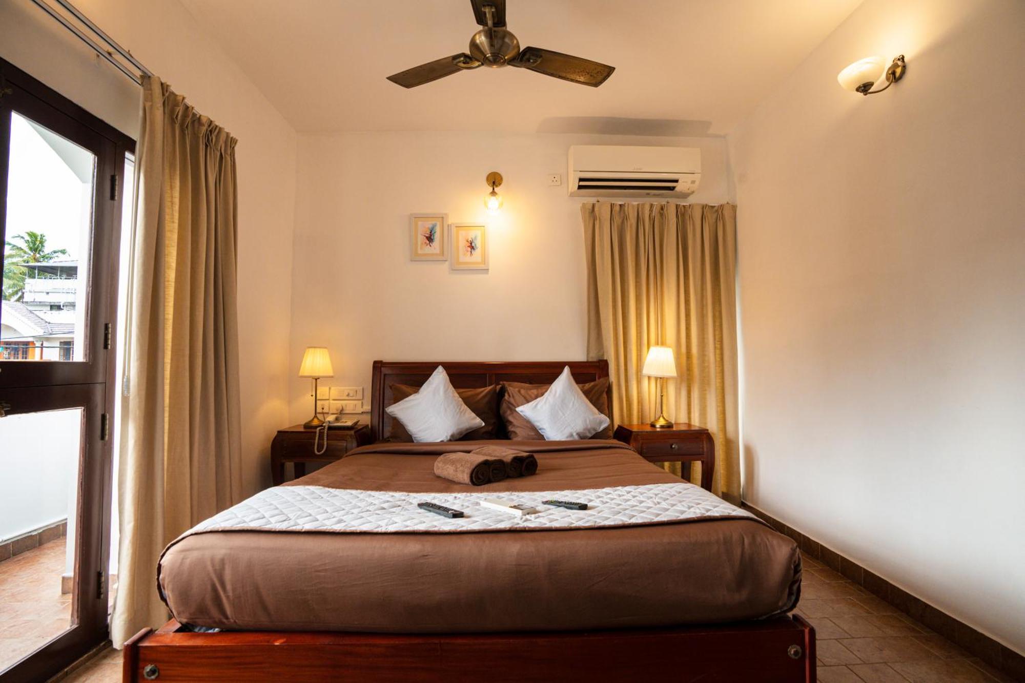 Solo Inn By Hawk Hospitality Kochi Exteriör bild
