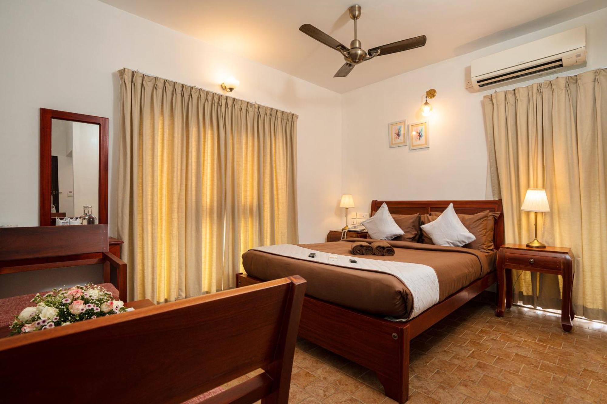 Solo Inn By Hawk Hospitality Kochi Exteriör bild